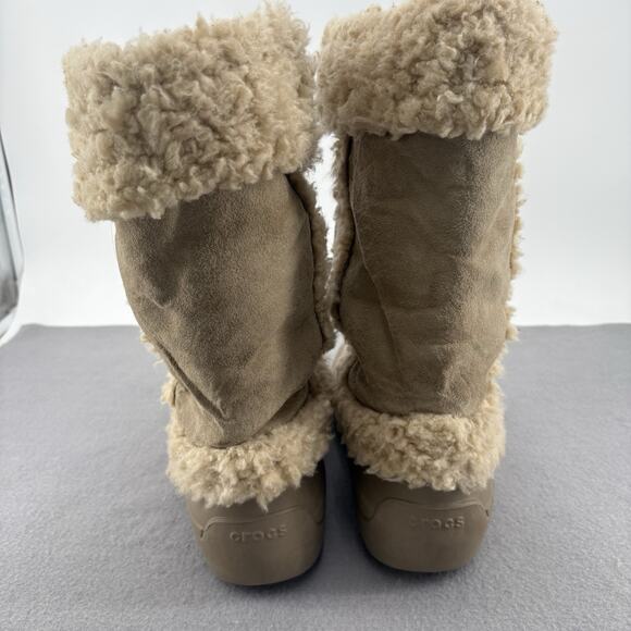 Crocs Womens Nadia Faux Fur Sherpa Lined Winder Boots Clogs Size 10 Tan Cream - Picture 6 of 13
